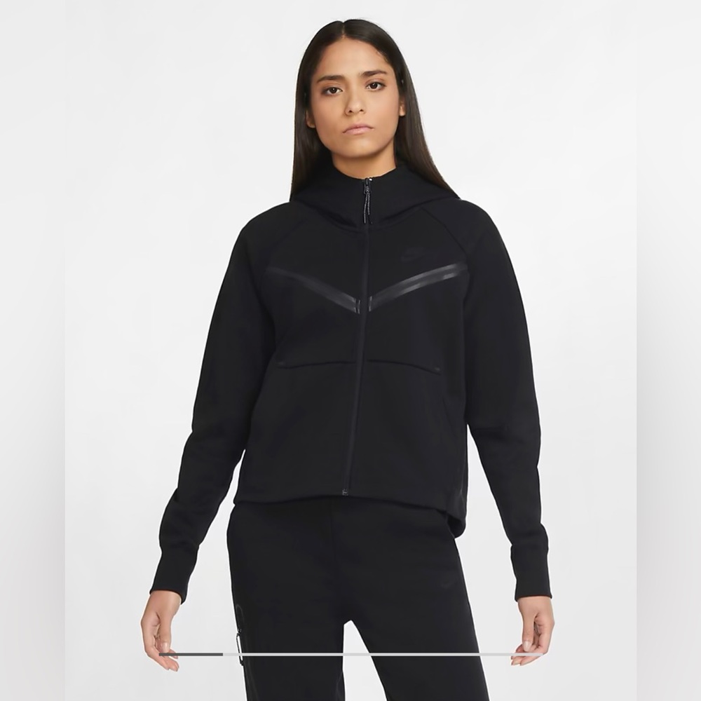 Nike tech WITH FREE STUFF
